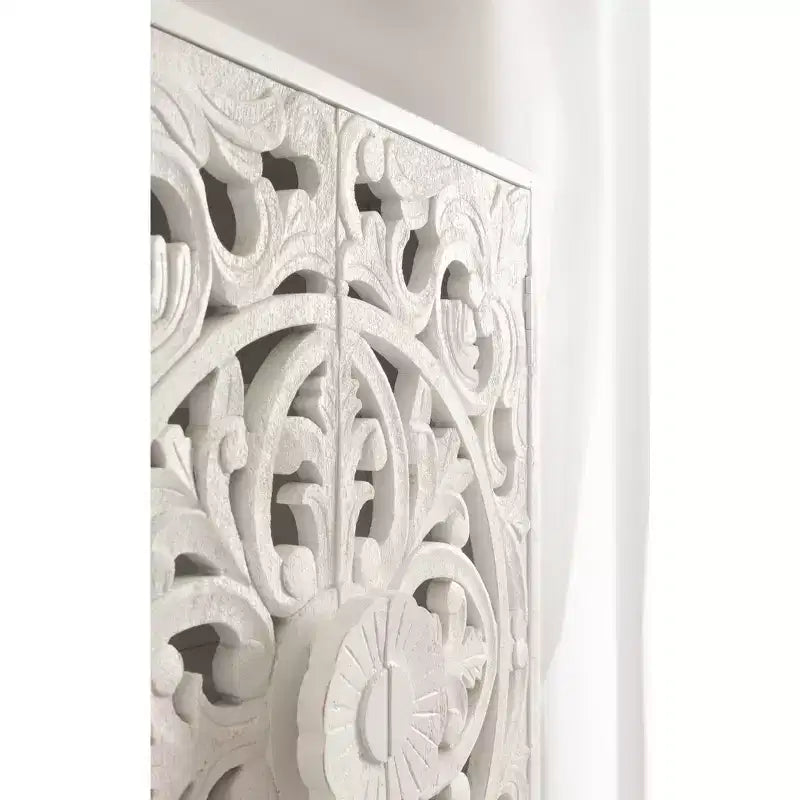 Armoire murale en bois sculpté