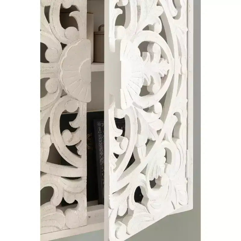 Armoire murale en bois sculpté