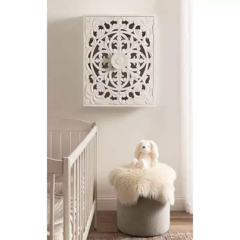 Armoire murale en bois sculpté