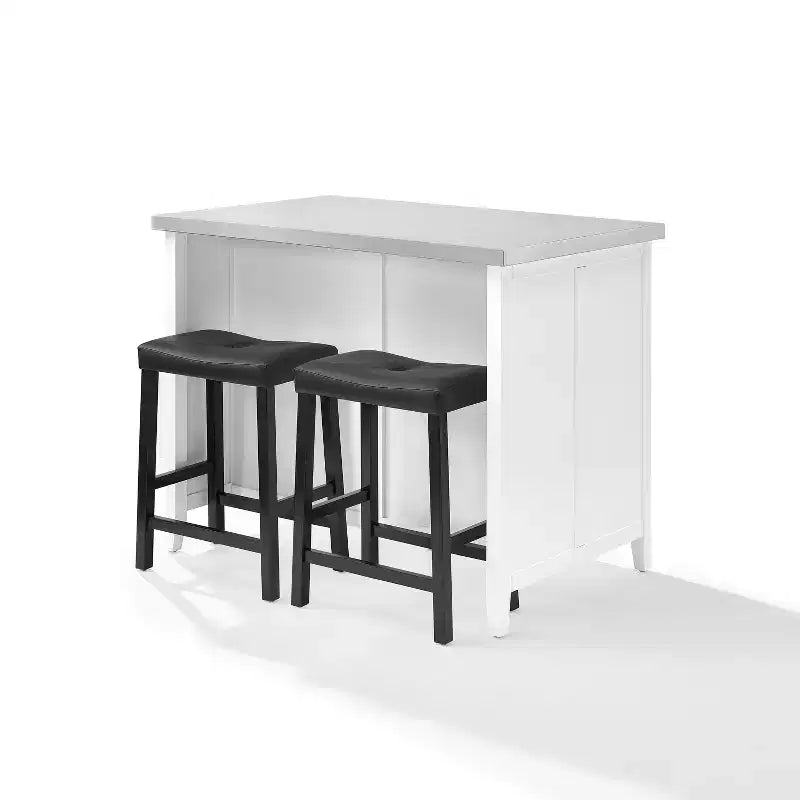 Îlot de cuisine avec portes et étagères
