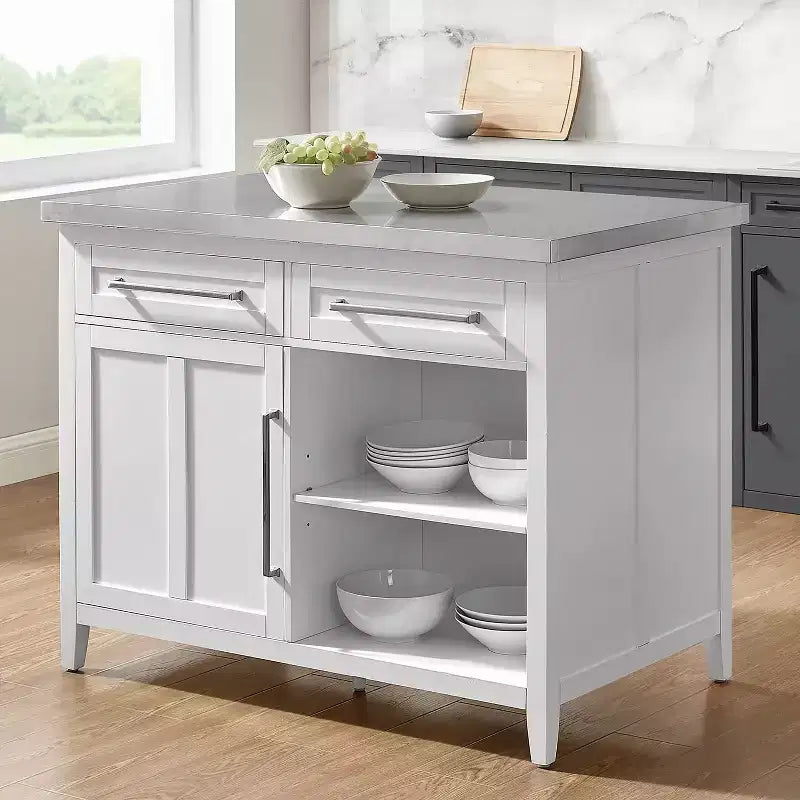 Îlot de cuisine avec portes et étagères